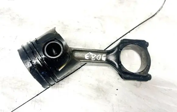 Opel Astra H Piston with connecting rod