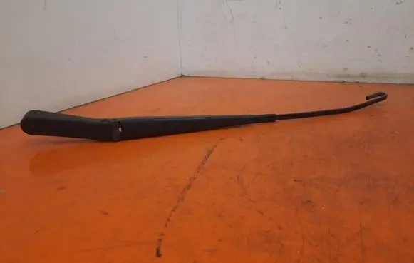 Opel Zafira A Front wiper blade arm 90582557