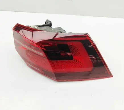 Volkswagen Golf VIII Rear/tail lights 5H0945208A 81990201