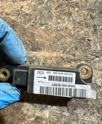 Mercedes-Benz S W220 Airbag deployment crash/impact sensor 2208204426 00030129180933