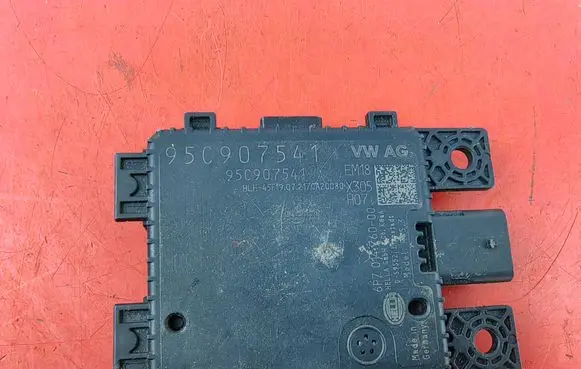 Porsche Macan (95B) Distronic sensor radar 95C907541