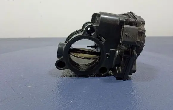 BMW X5 E53 Throttle body valve 8512452