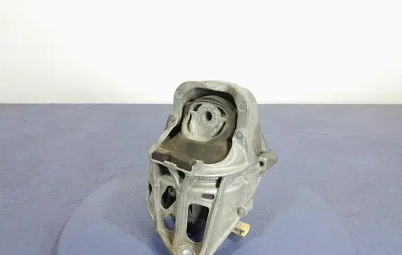 Audi Q7 4L Engine mount vacuum valve 4M0199371FF