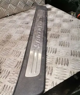 Hyundai Santa Fe Front sill trim cover 858812b000