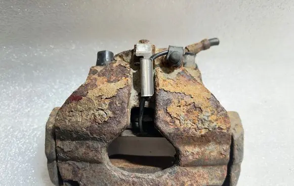 Front brake caliper