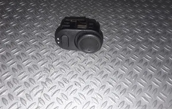 Opel Vectra B Wing mirror switch 09226861