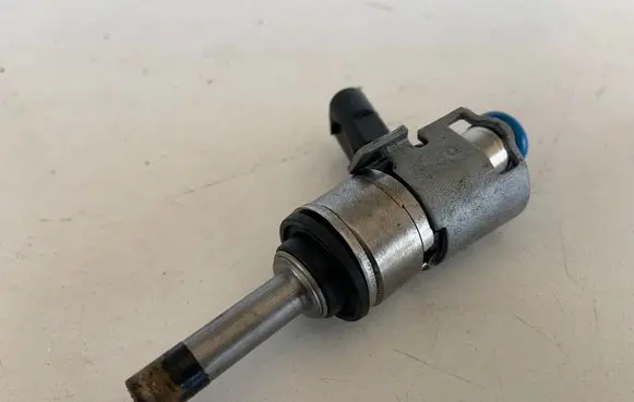 Audi Q7 4M Fuel injector 06C906036H 06E095A