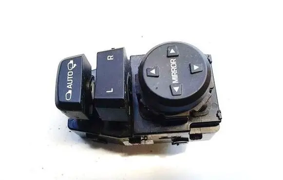 Wing mirror switch