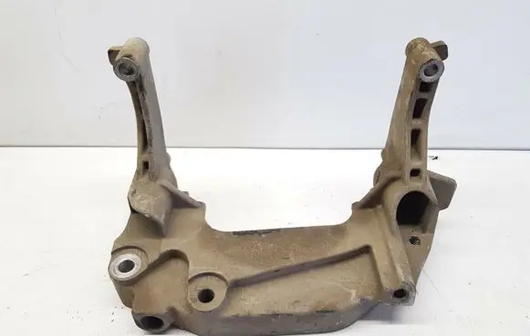 Engine mounting bracket