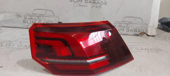 Volkswagen Golf VIII Rear/tail lights 5H0945096E L869732