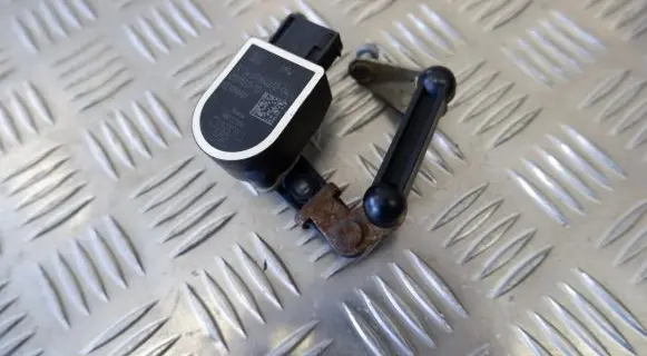 BMW 5 F10 F11 Air suspension front height level sensor 6784072