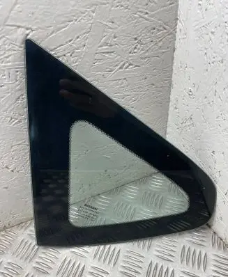 Nissan Qashqai Rear side window