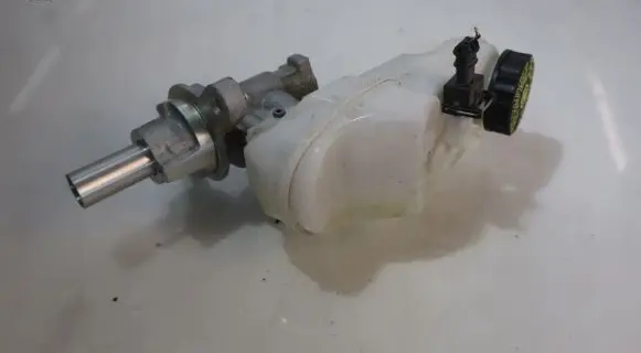 Master brake cylinder