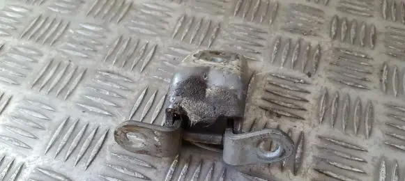 Nissan Note (E11) Front door upper hinge