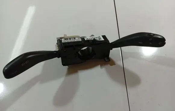 Volkswagen Polo IV 9N3 Indicator stalk 6Q0953503CG
