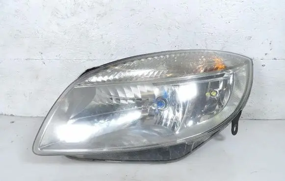Skoda Fabia Mk2 (5J) Headlight/headlamp 247831-00L