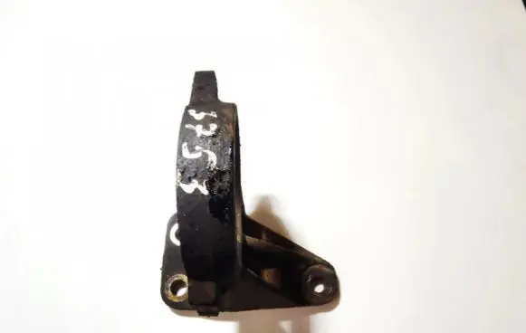Toyota Avensis T220 Engine mounting bracket