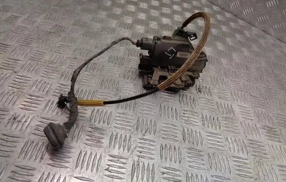 Seat Toledo II (1M) Rear door lock
