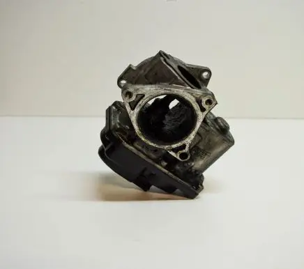 Volkswagen Tiguan EGR valve 03L131501E