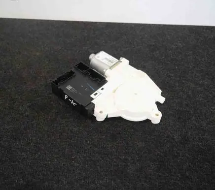Volkswagen Jetta VI Front door window regulator motor