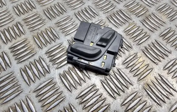 Mercedes-Benz E W212 Seat control switch A2048701858 03467811