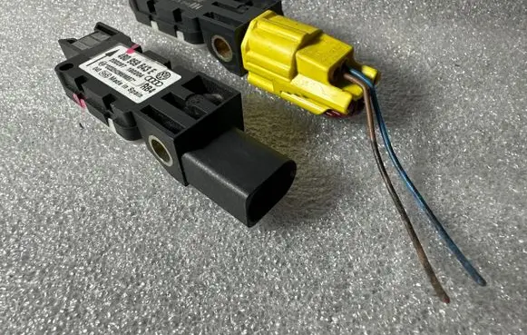 Audi A4 S4 B7 8E 8H Airbag deployment crash/impact sensor 4B0959643E 8E0959643B