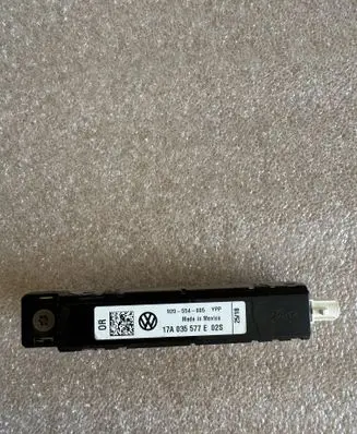 Volkswagen Jetta USA Aerial antenna amplifier 17A035577E