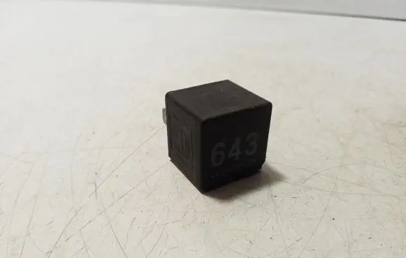 Volkswagen Golf V Other relay 8K0951253