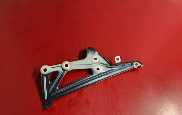 BMW X1 F48 F49 Fender mounting bracket 7329448