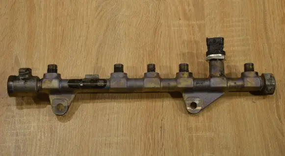 Fuel main line pipe
