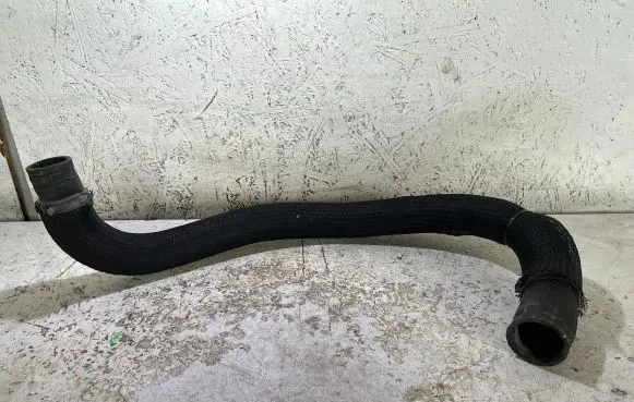 Coolant pipe/hose