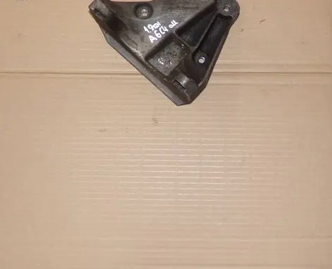 Audi A6 S6 C4 4A Engine mounting bracket 4A0199353A