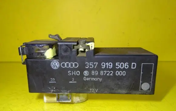 Volkswagen PASSAT B4 Coolant fan relay 357919506D