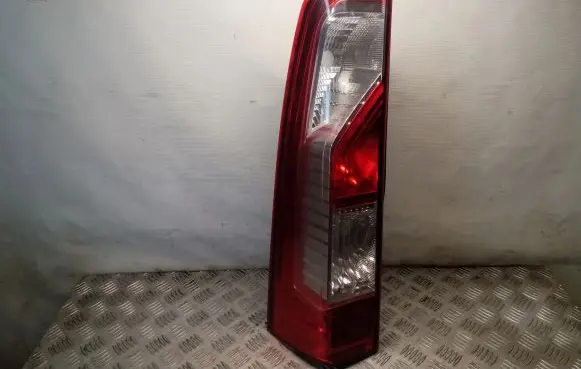 Opel Movano B Rear/tail lights
