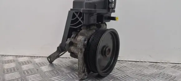 Mercedes-Benz C W204 Power steering pump A0064664701 7693900514