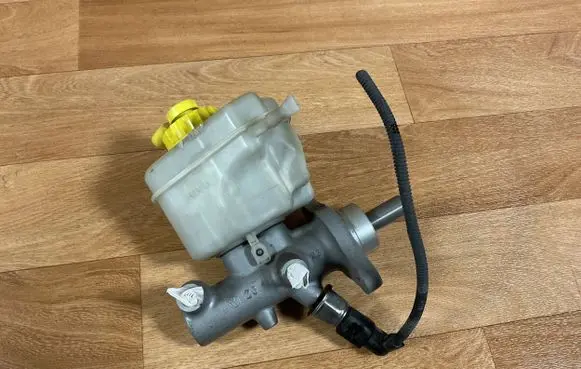 Porsche Cayenne (9PA) Master brake cylinder 03350884921 03350884011