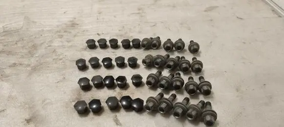 Opel Grandland X Nuts/bolts 