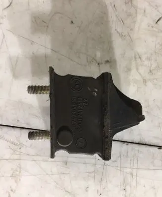 Mercedes-Benz Sprinter W901 W902 W903 W904 Engine mount bracket 9012412513