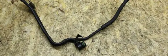 Volvo S40, V40 Fuel line pipe