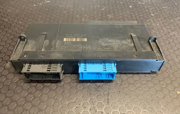 BMW 3 E90 E91 Comfort/convenience module 6983307 0263176 10681810