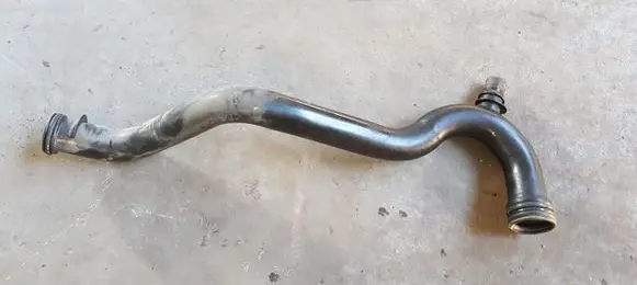 Engine coolant pipe/hose