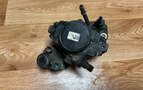 Peugeot Expert Fuel injection high pressure pump 9687959180 9424A050A 0713064GFK