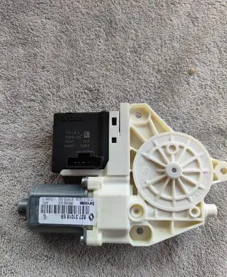 Renault Megane III Rear door window regulator motor 827310185R