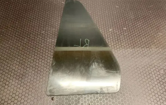 Hyundai Santa Fe Rear vent window glass 43R000385 DOT748AS3M355