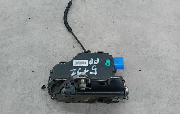 Skoda Fabia Mk2 (5J) Front door lock 3B1837016CE