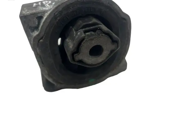 Mercedes-Benz B W245 Engine mount bracket A1692401018