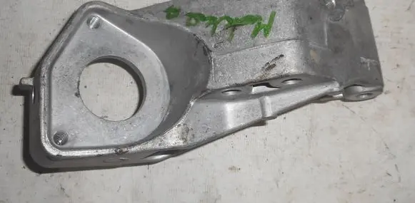 Opel Mokka Driveshaft support bearing bracket 95400936