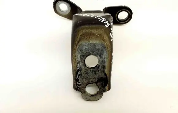 Honda CR-V Front door upper hinge