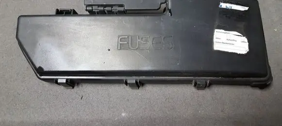 Volvo S80 Fuse box cover 9494211