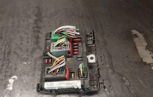 Peugeot 307 Comfort/convenience module 9643496980 T118470002D 964349698000